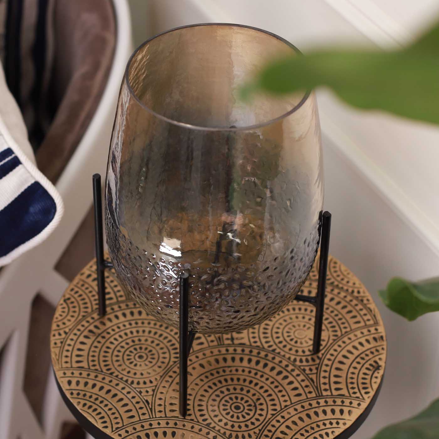 Glass Hammered Vase With Stand