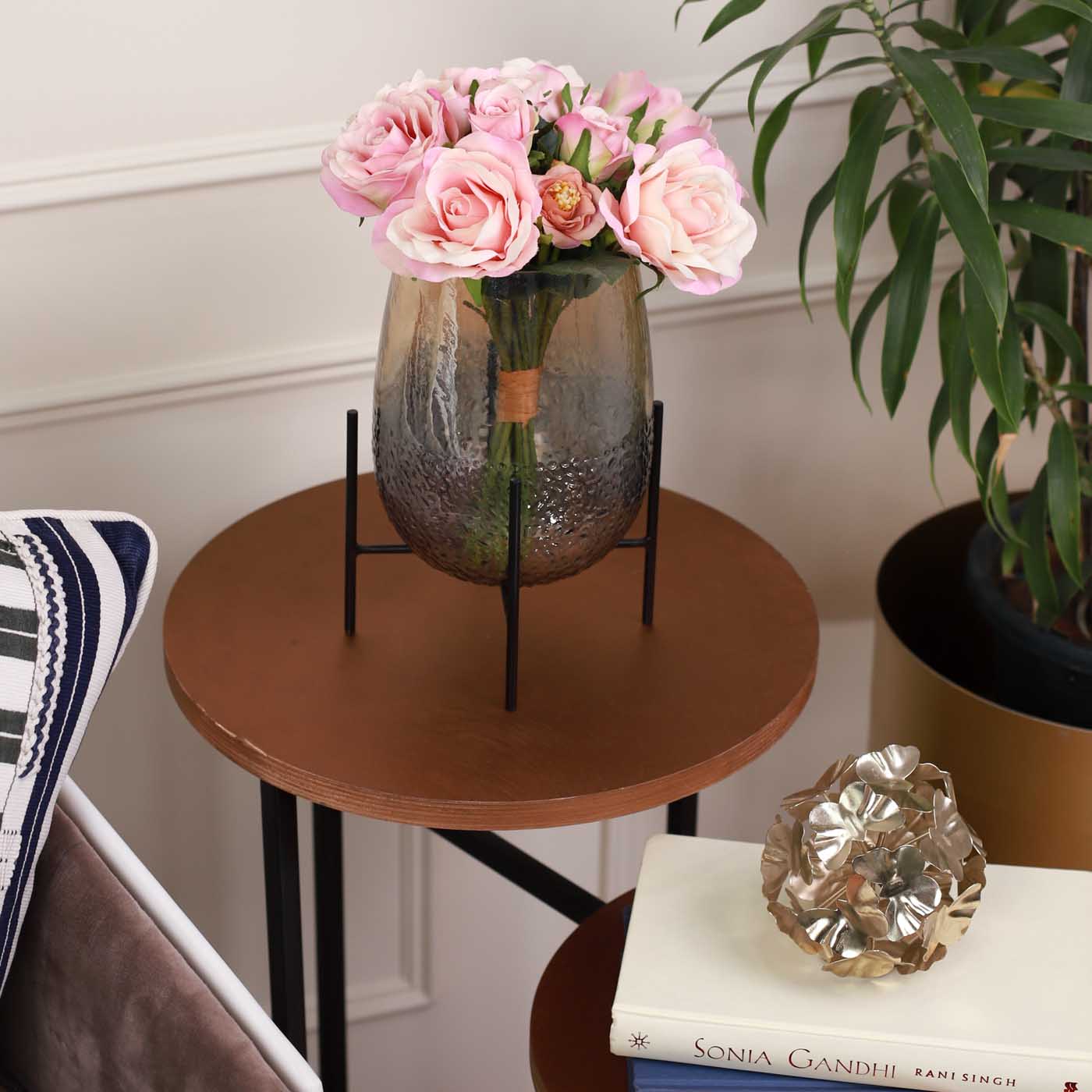 Glass Hammered Vase With Stand