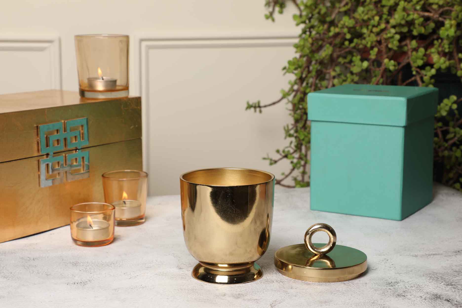 Royal Gold Canister With Wax